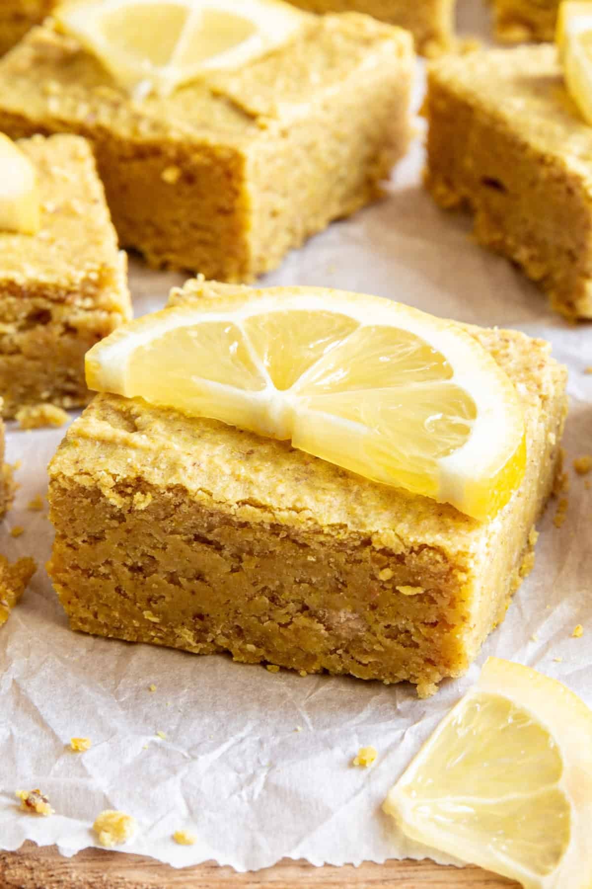 A lemon blondie with a slice of lemon on top.