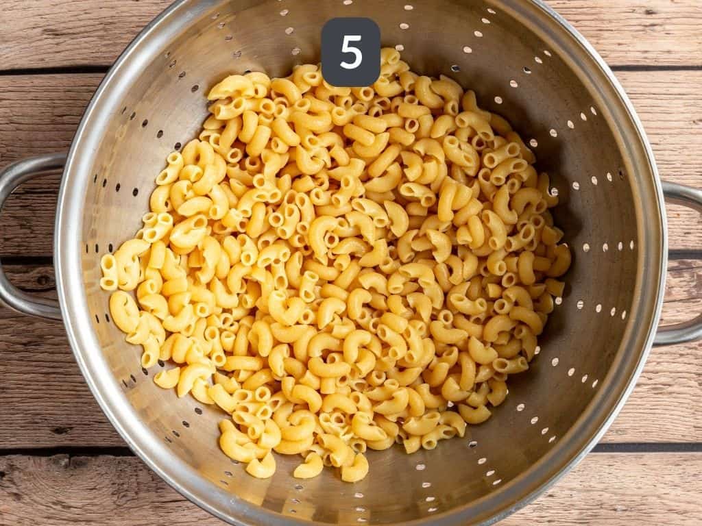 Vegan Paprikash Step 5 - cook the pasta.