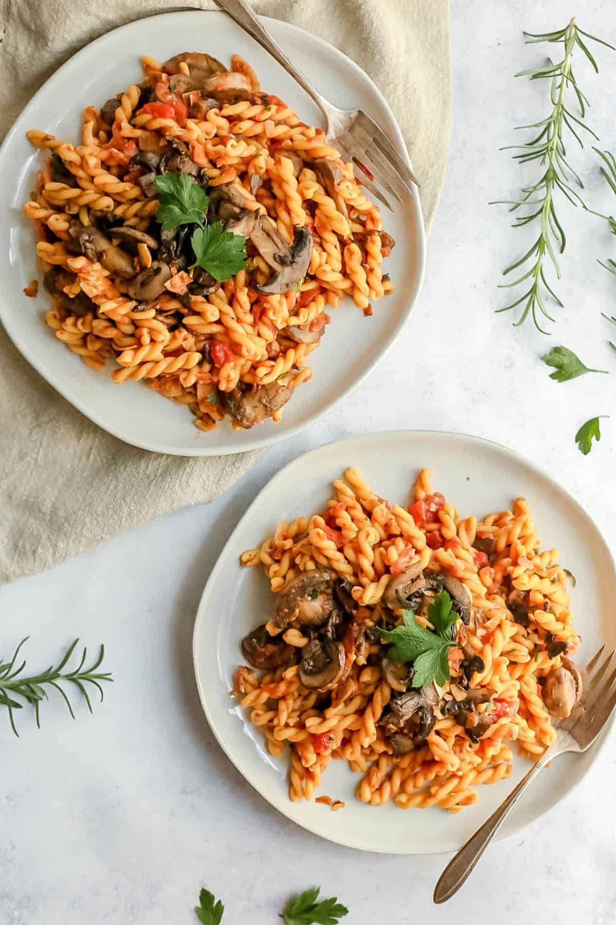 Gemelli with Tomato Sauce and Mushrooms