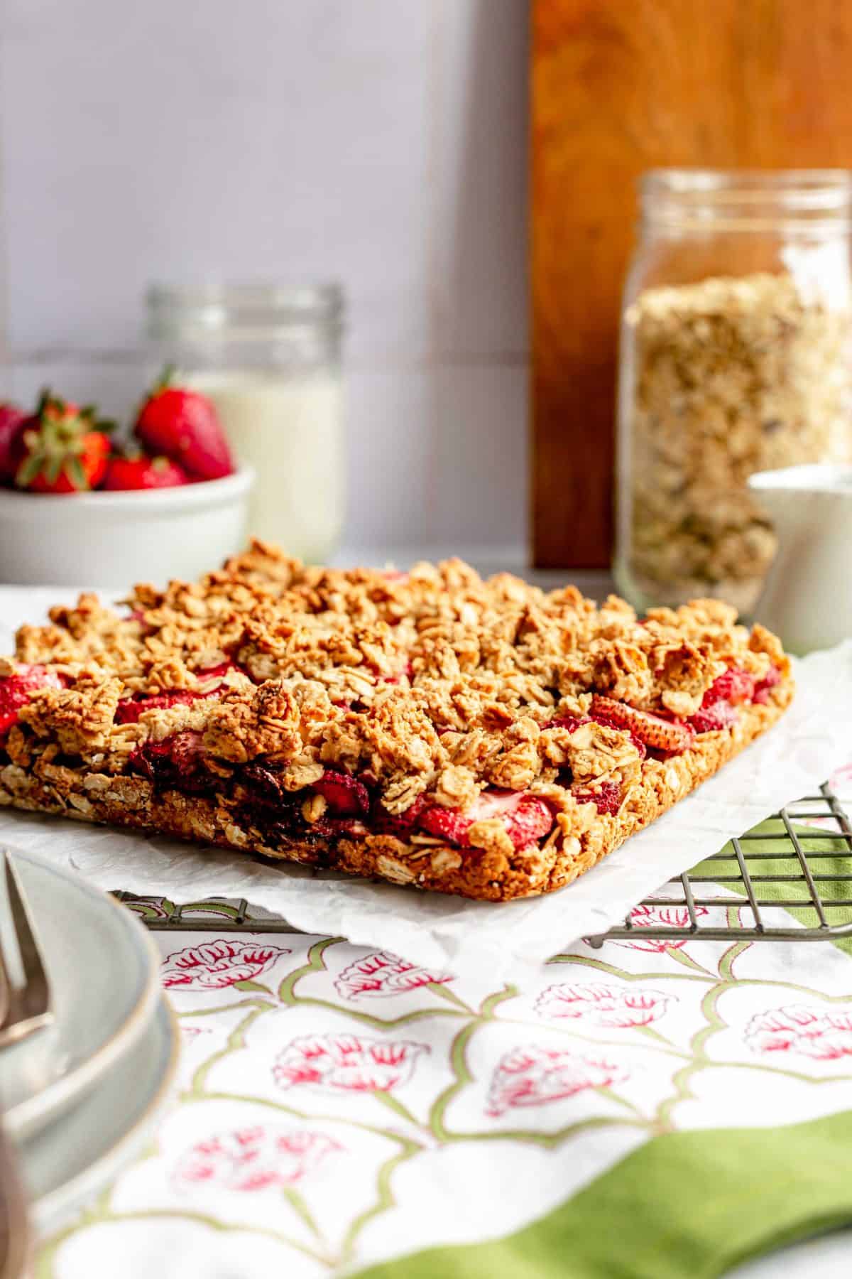 Plant-Based Strawberry Crumble Bars