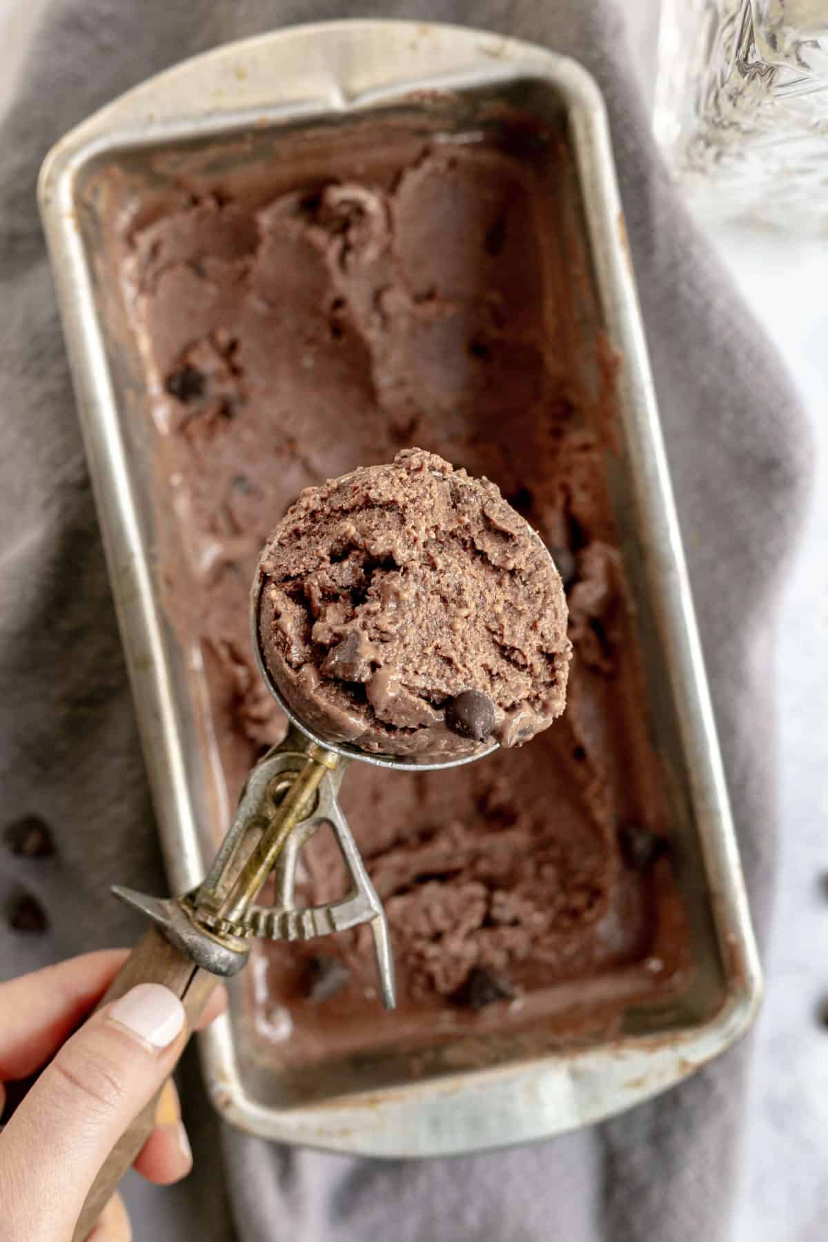no-churn vegan chocolate ice cream without coconut milk
