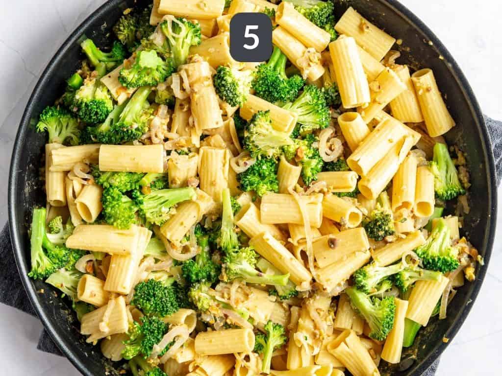 Vegan Pistachio Pasta Sauce Step 5 toss in pasta