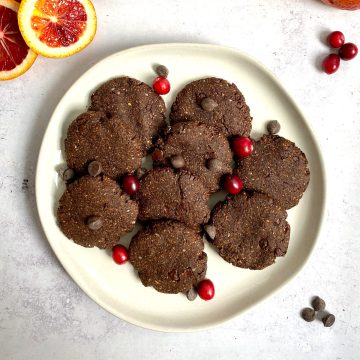 A plate of vegan chocolate spice cookies.