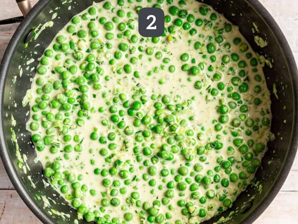 Vegan Pea and Spring Onion Pasta Step 2 - add the peas and cream.