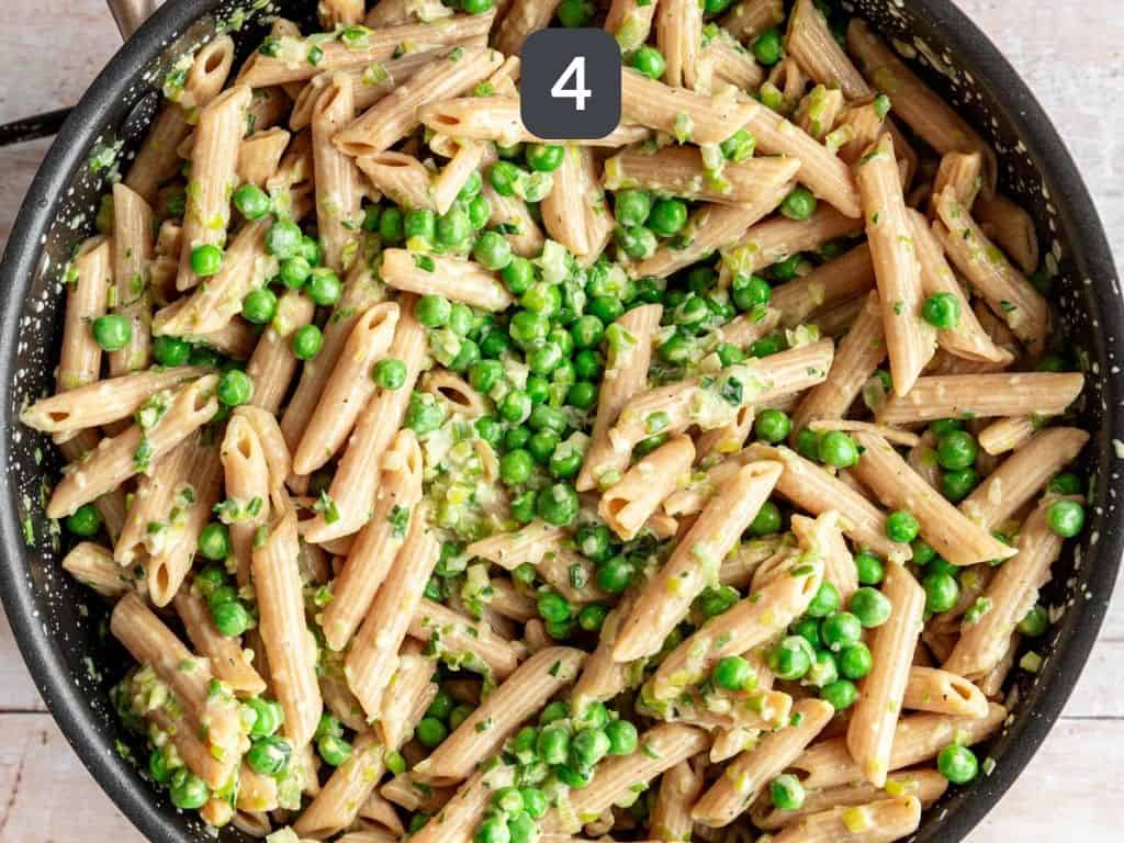 Vegan Pea and Spring Onion Pasta Step 4 - toss the pasta with the pea mixture.