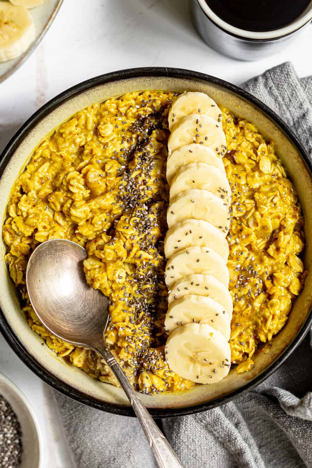 Anti-Inflammatory Banana Turmeric Oats