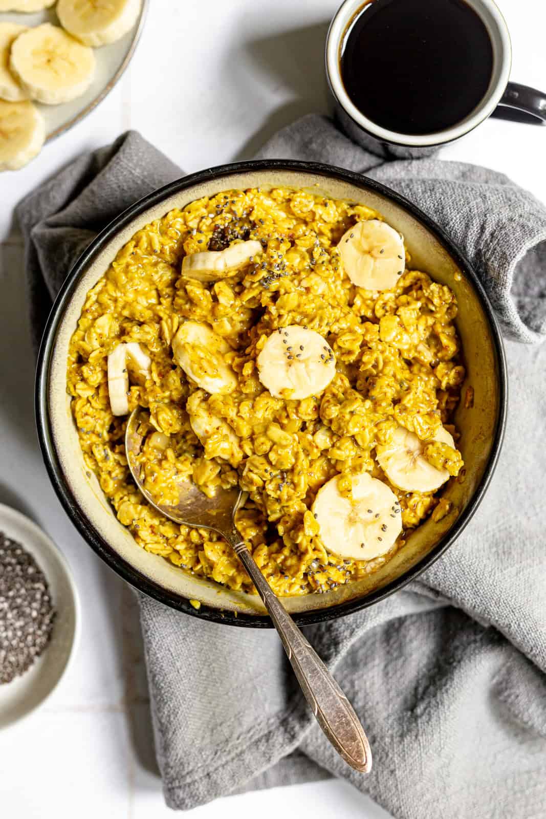 Anti-Inflammatory Banana Turmeric Oats