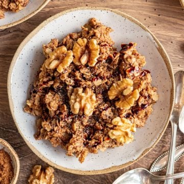 A bowl of gingerbread oatmeal.