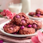 A plate of valentine's day oatmeal cookies.