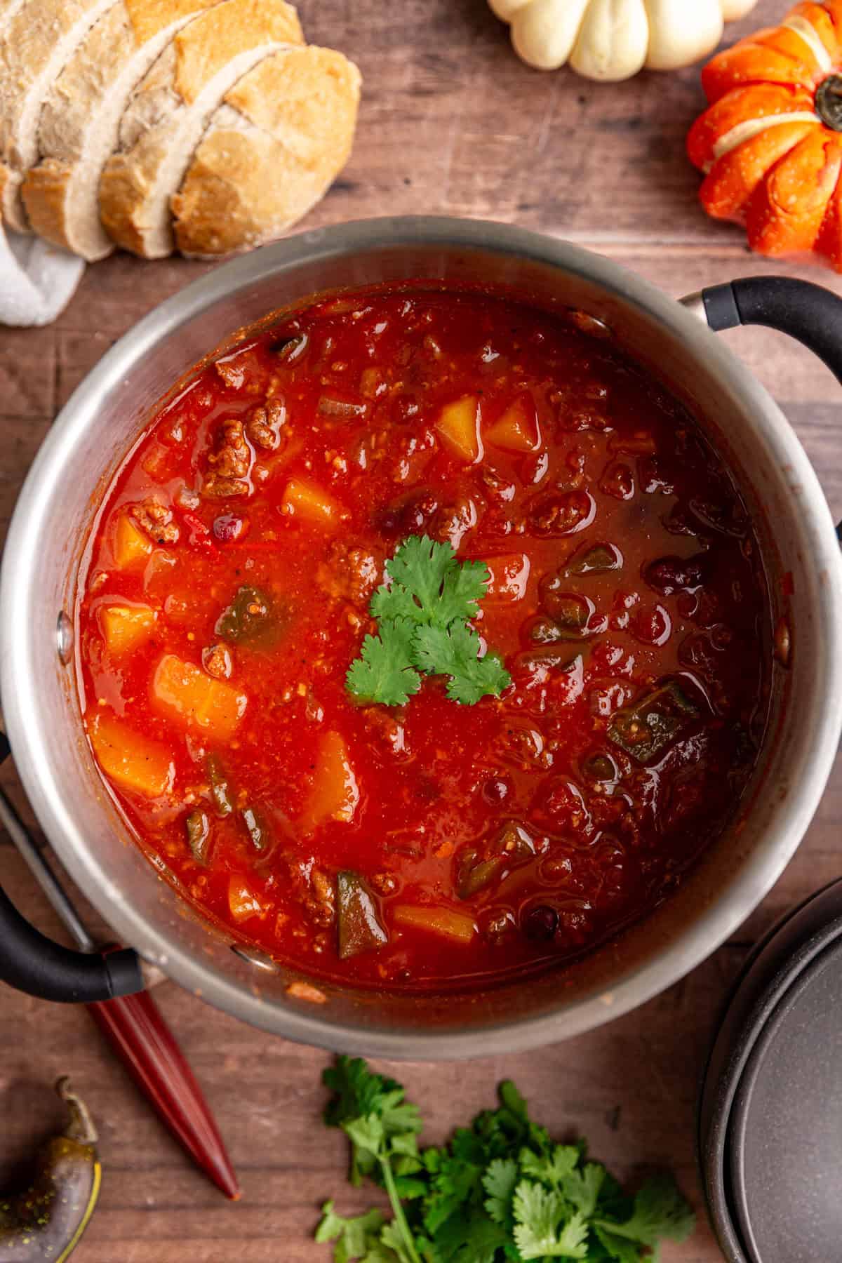A pot of freshly made pumpkin chili.