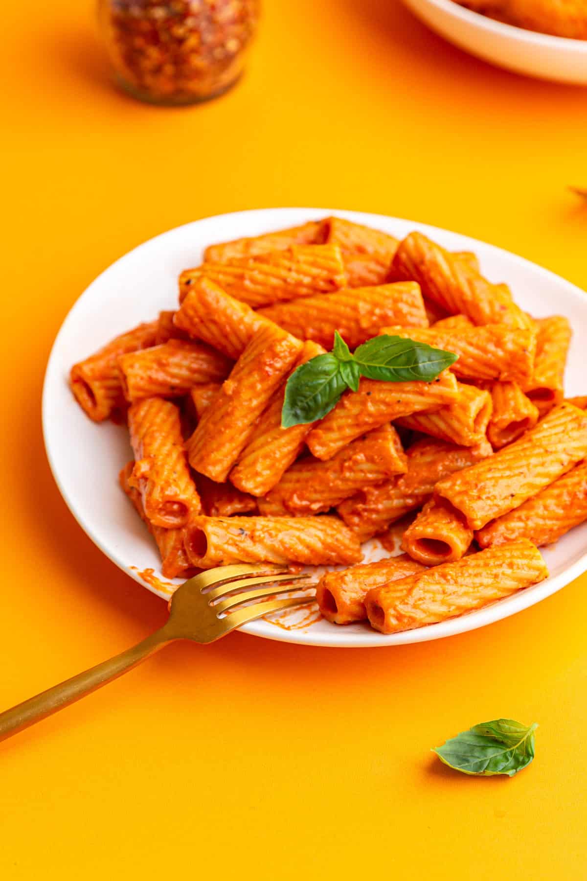 A plate of vegan vodka pasta, with a fork.