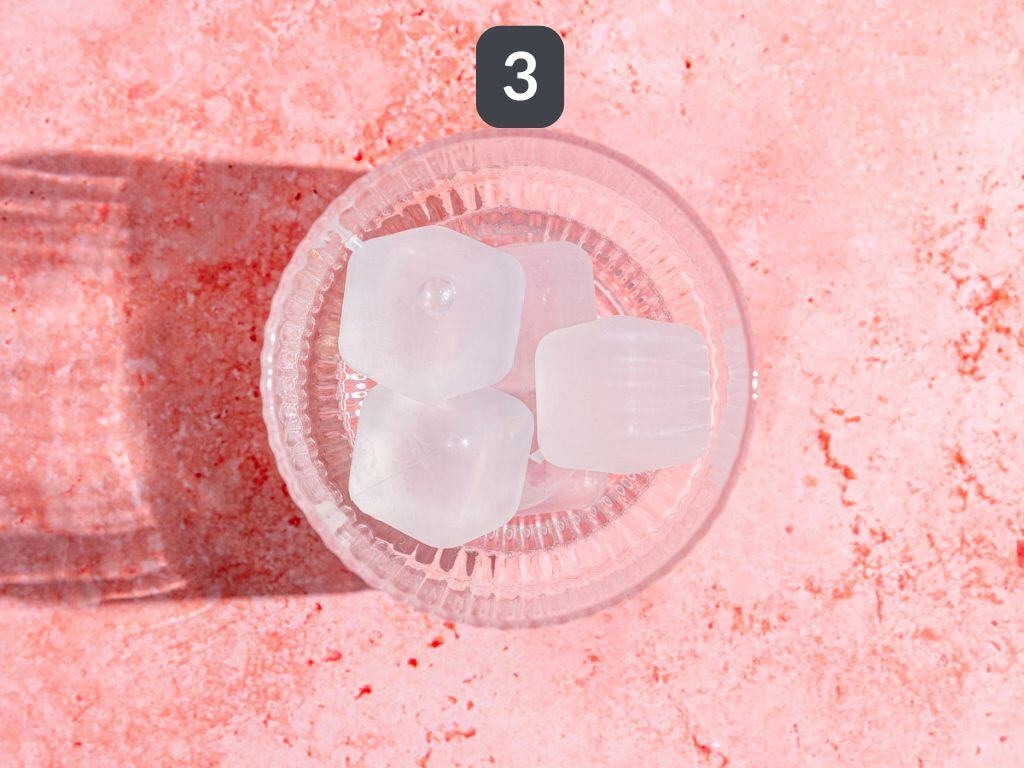 Mixed berry mocktail step 3 - fill a glass with ice