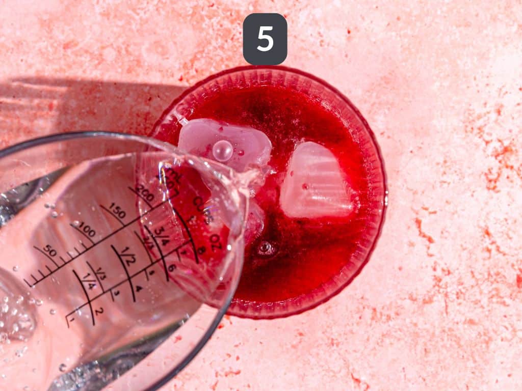 Mixed berry mocktail step 5 - add the seltzer water