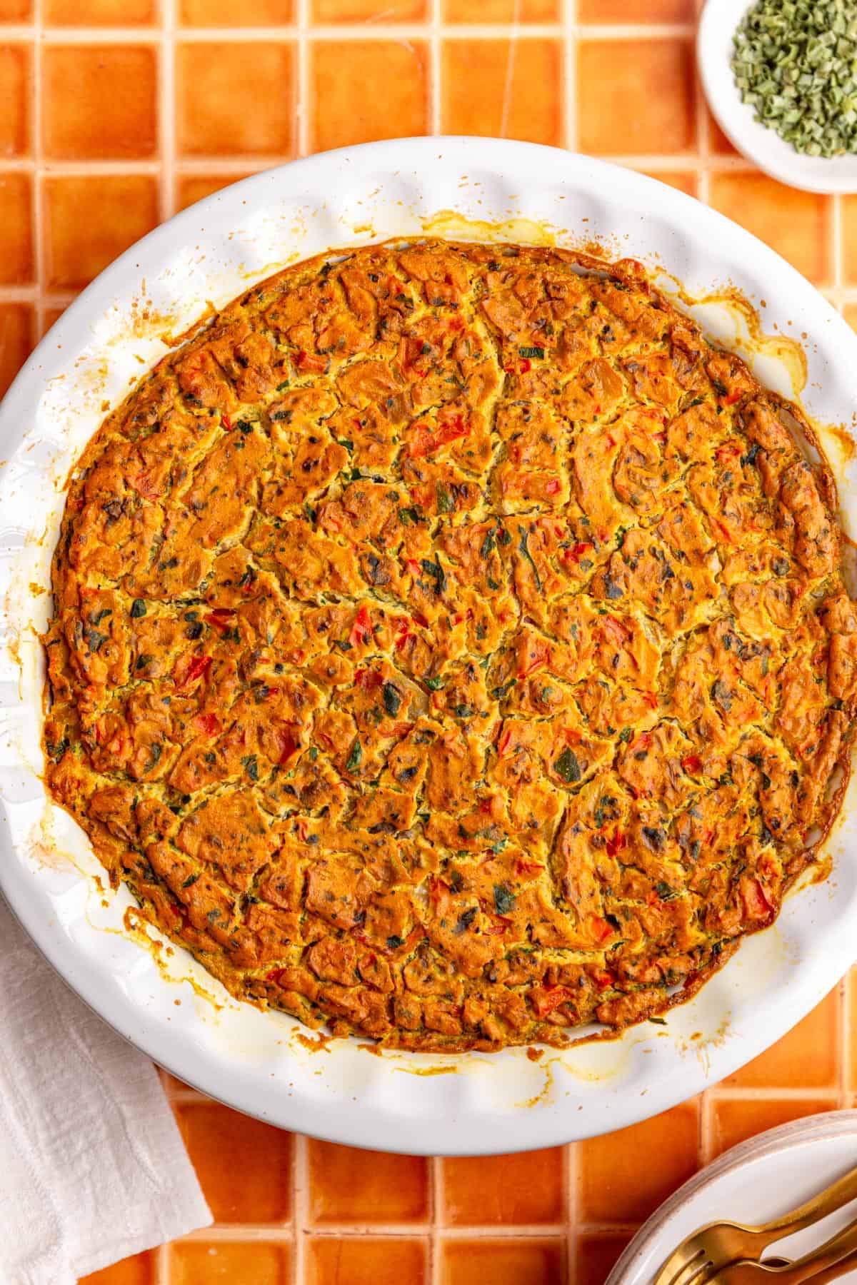 A freshly baked frittata in a pie pan.