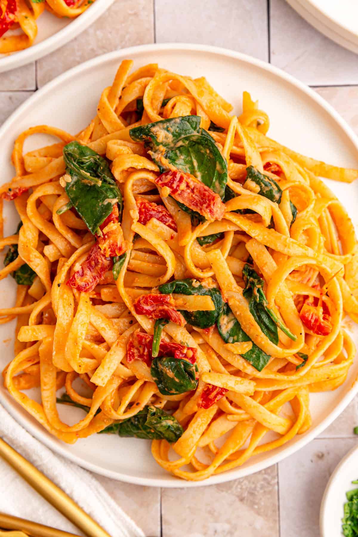 A plate of vegan sundried tomato pasta.