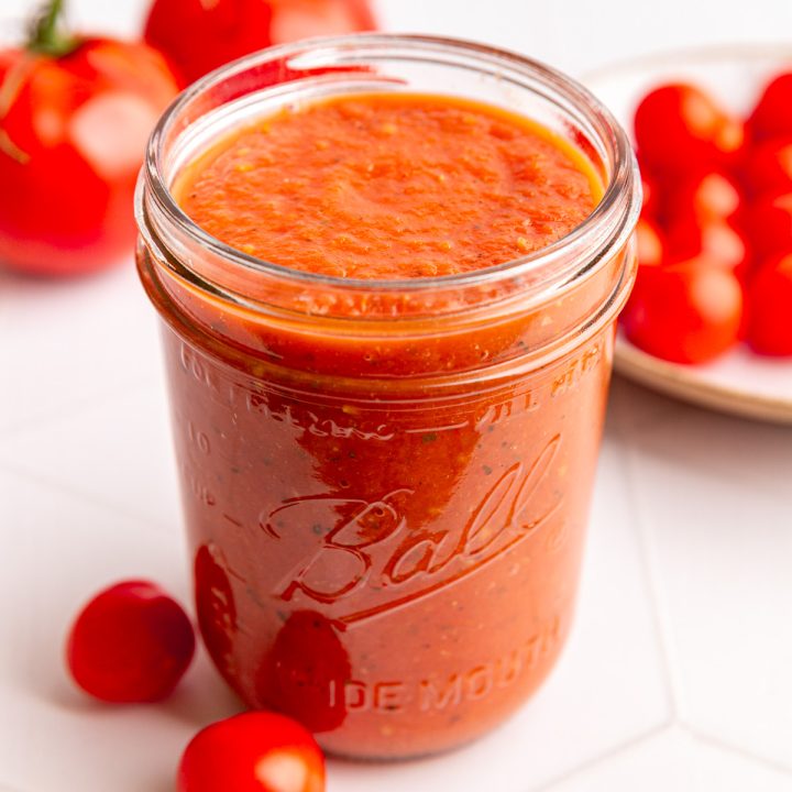 A jar of roasted tomato pasta sauce.