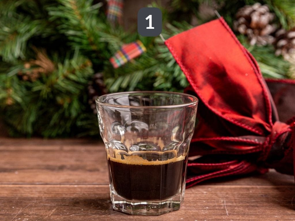 Vegan Gingerbread Latte Step 1 - brew the espresso.