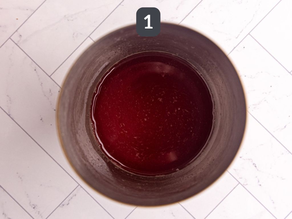 Aperol spritz mocktail step 1 - mix the orange juice and cranberry juice