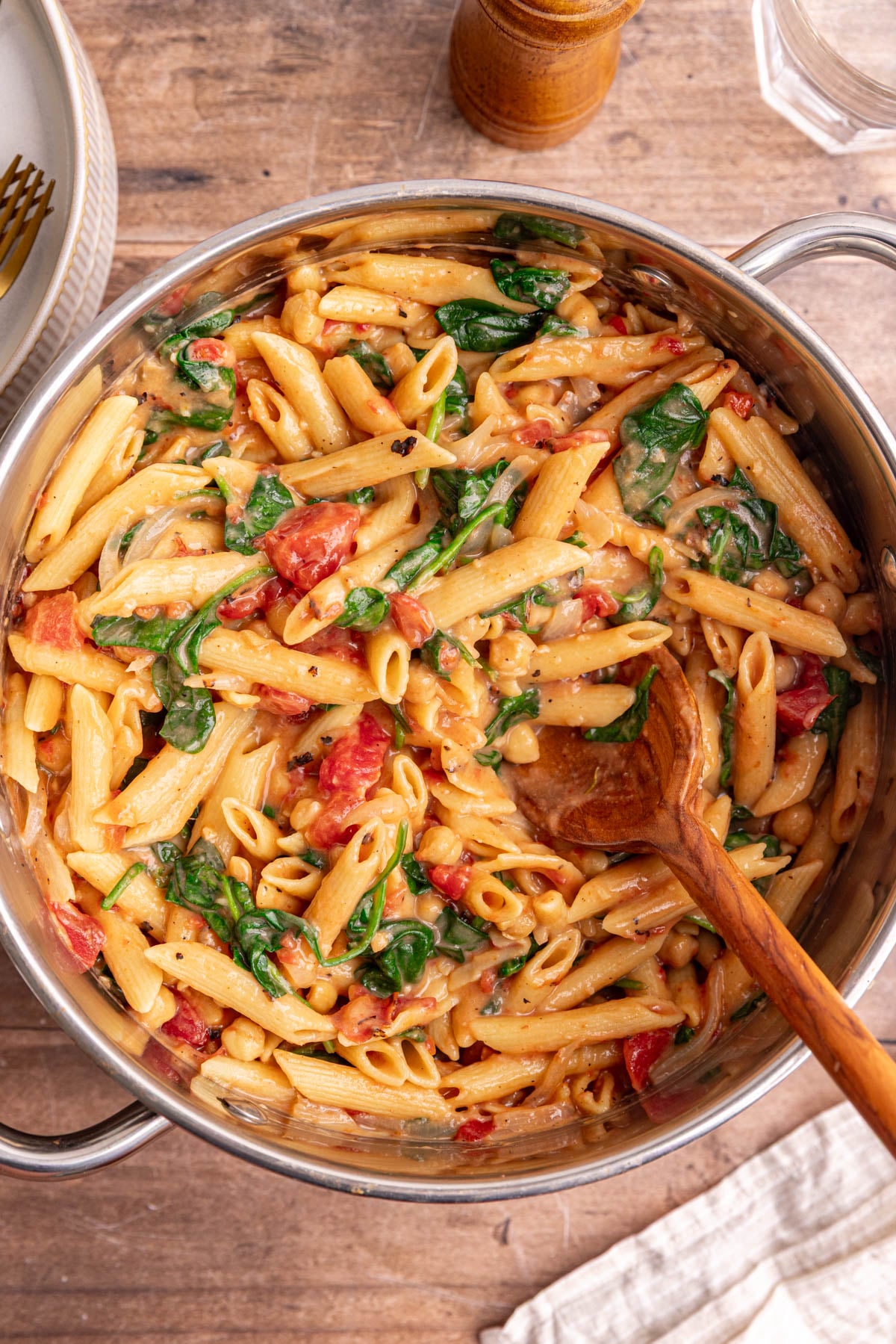 A pot of freshly cooked one pot creamy tomato pasta.