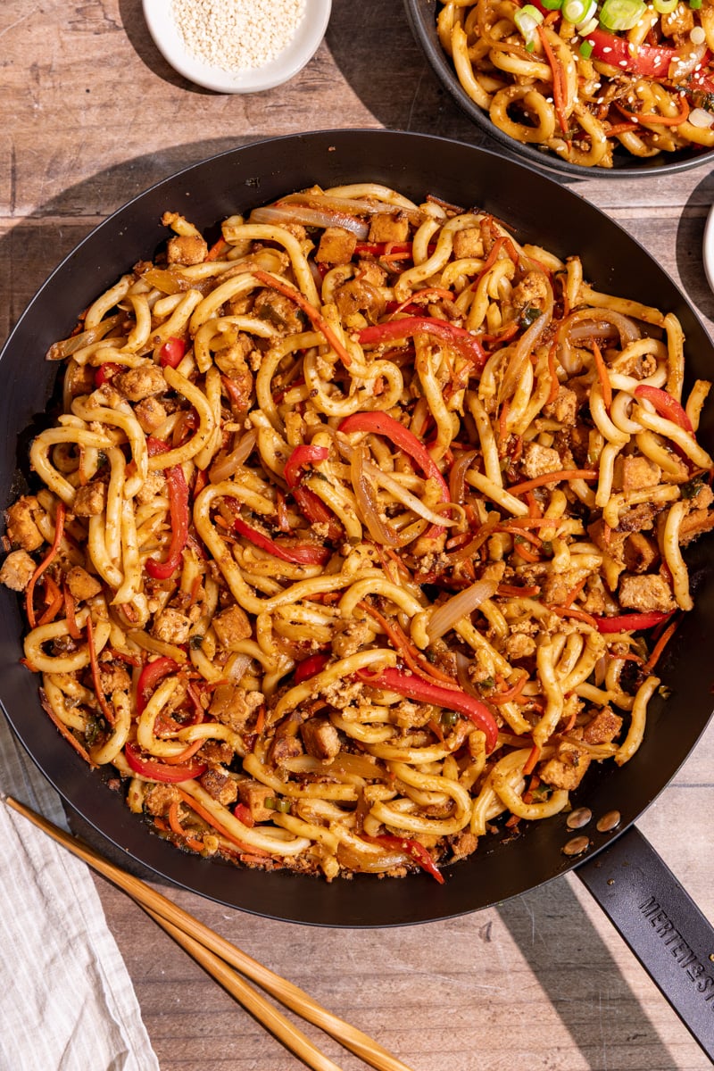 A pan of freshly cooked vegan sesame noodles.